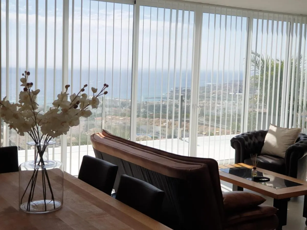 Luxury Villa In Residencial La Tagora