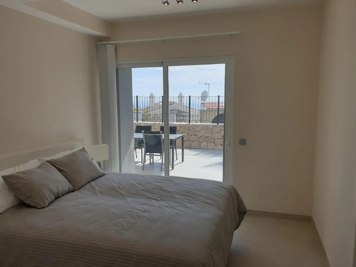 Luxury Villa In Residencial La Tagora contacts